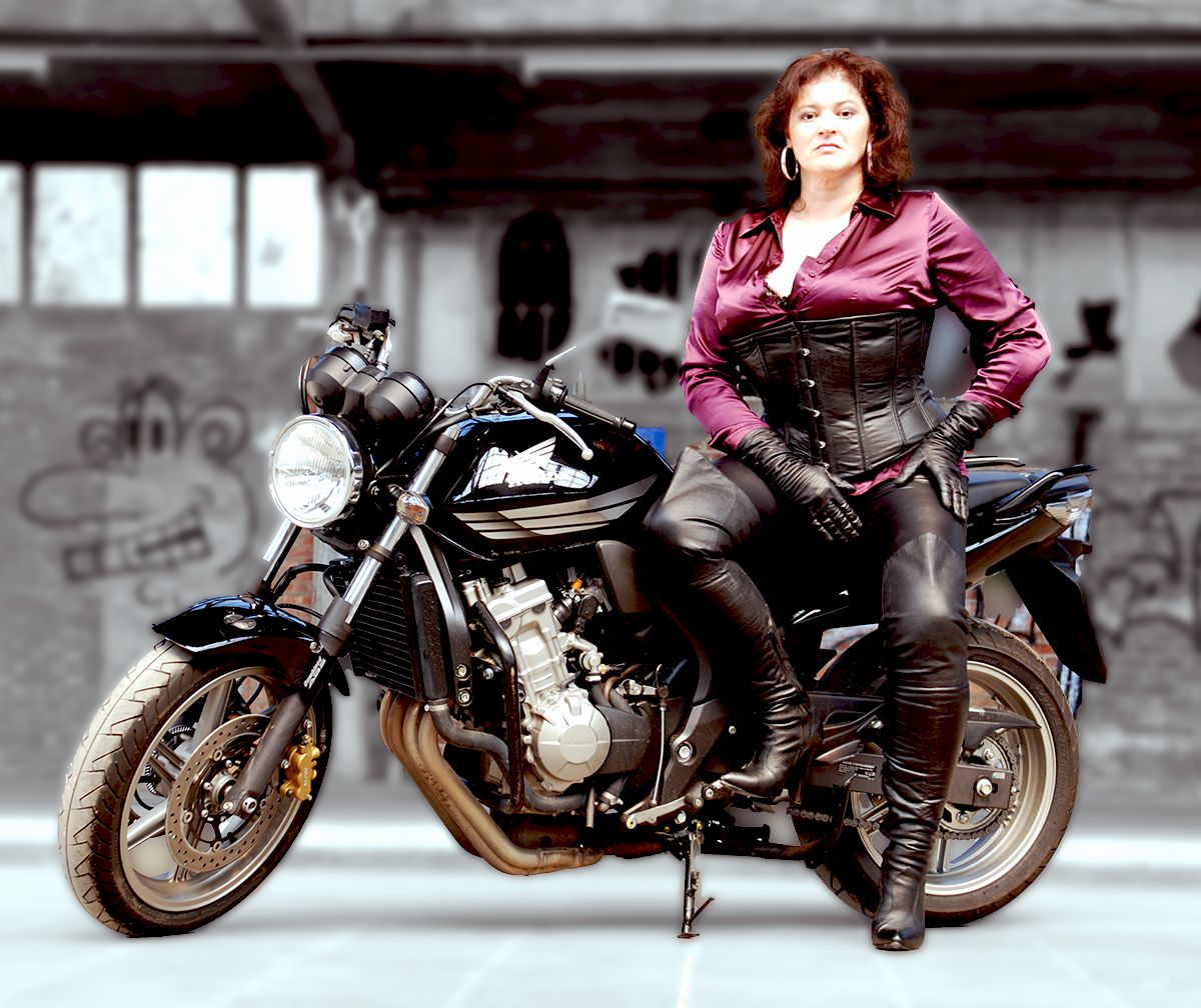domina-lady-ava-im-studio-mabella-in-mettmann